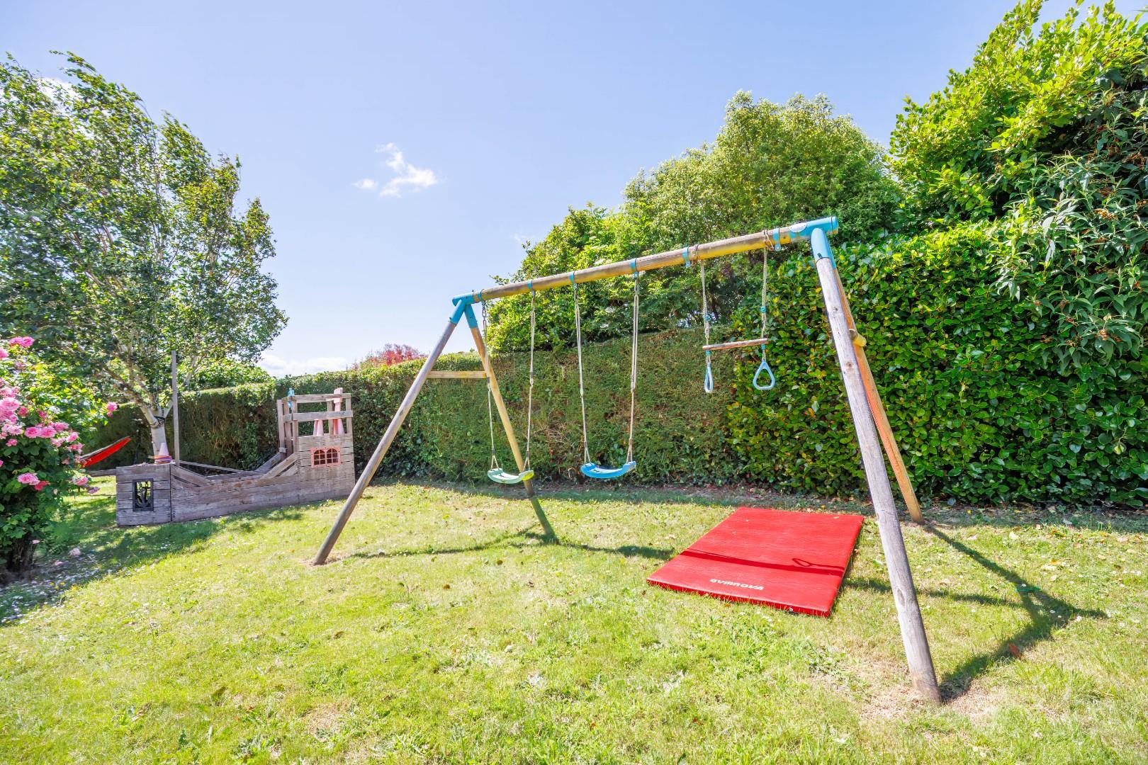 111 Fontygary Road, Rhoose, Barry, Vale Of Glamorgan, CF62 3DU